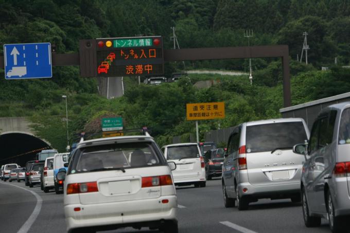 高速の 自然渋滞 事故渋滞 はどの車線を走るのが一番速い 自動車情報 ニュース Web Cartop 高速の 自然渋滞 事故渋滞 はどの車線を走るのが一番速い 自動車情報 ニュース Web Cartop