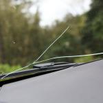 飛び石でガラスにヒビが入ったときに必要な応急処置とは 自動車情報 ニュース Web Cartop 飛び石でガラスにヒビが入ったときに必要な応急処置とは 自動車情報 ニュース Web Cartop