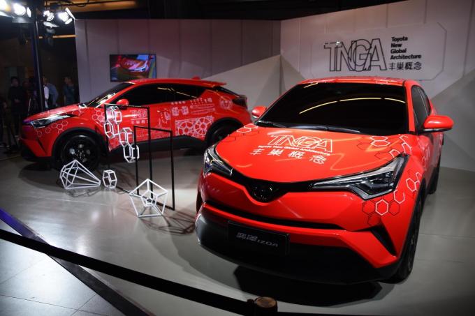 トヨタc Hrが中国でも発売 北京モーターショー開幕前夜に盛大な発表会を開催 自動車情報 ニュース Web Cartop トヨタc Hrが中国でも発売 北京モーターショー開幕前夜に盛大な発表会を開催 自動車情報 ニュース Web Cartop