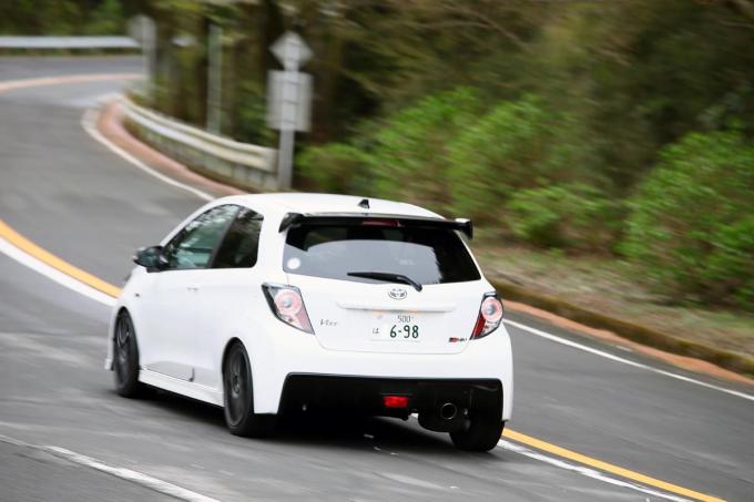 試乗 Ffの悪癖がない カミソリの切れ味でも扱えるトヨタ ヴィッツgrmn驚きの走り 自動車情報 ニュース Web Cartop