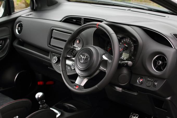 試乗 Ffの悪癖がない カミソリの切れ味でも扱えるトヨタ ヴィッツgrmn驚きの走り 自動車情報 ニュース Web Cartop