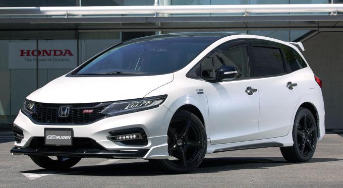ただでさえスポーティな新型ホンダ ジェイドをさらに攻撃的にする 無限 エアロが熱い 自動車情報 ニュース Web Cartop ただでさえスポーティな新型ホンダ ジェイドをさらに攻撃的にする 無限 エアロが熱い 自動車情報 ニュース Web Cartop