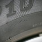 【画像】タイヤのひび割れ放置は危険！　ひびの発生する5つの原因とは 〜 画像1