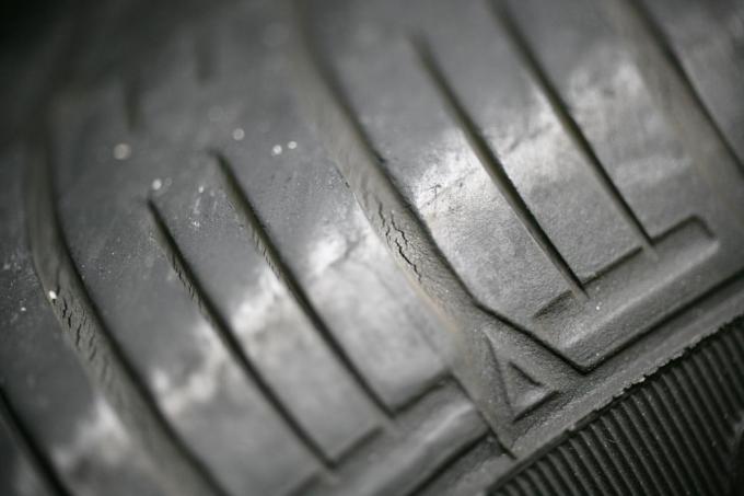 タイヤのひび割れ放置は危険 ひびの発生する5つの原因とは 自動車情報 ニュース Web Cartop