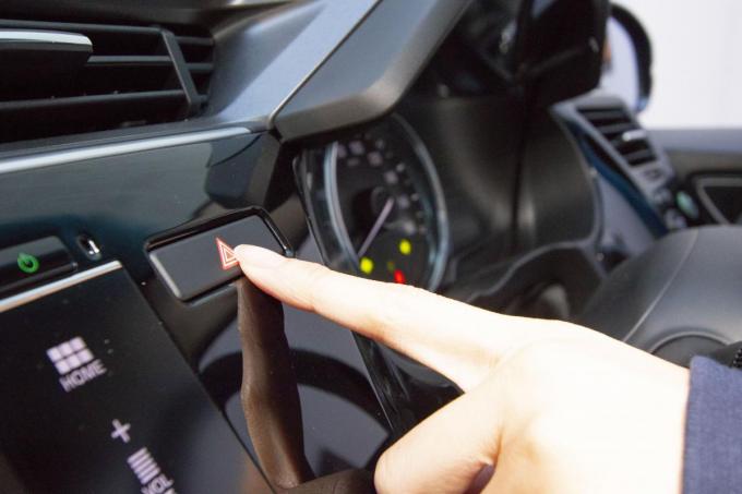 初心者ならずともぜひ憶えてほしいハザードランプの賢い使い方3選 自動車情報 ニュース Web Cartop