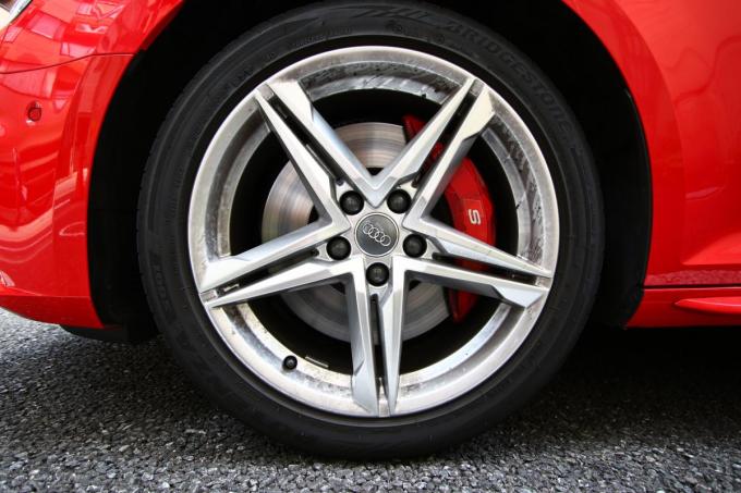 結構多いタイヤの茶色い変色 単なる汚れではないその理由とは 自動車情報 ニュース Web Cartop