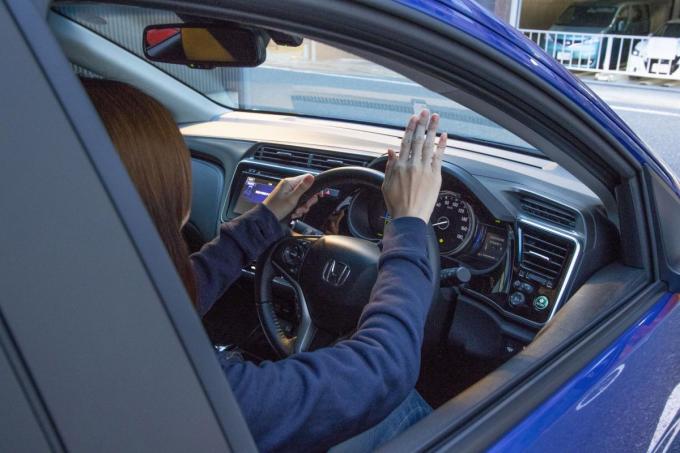 初心者ならずともぜひ憶えてほしいハザードランプの賢い使い方3選 自動車情報 ニュース Web Cartop