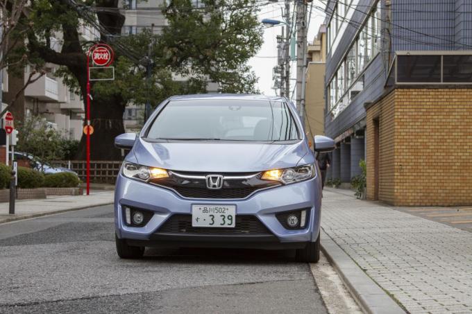 初心者ならずともぜひ憶えてほしいハザードランプの賢い使い方3選 自動車情報 ニュース Web Cartop 初心者ならずともぜひ憶えてほしいハザードランプの賢い使い方3選 自動車情報 ニュース Web Cartop