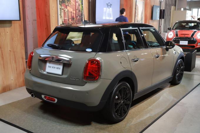 テールランプはユニオンジャック柄に点灯 オシャレに磨きをかけたminiが発売 自動車情報 ニュース Web Cartop テールランプはユニオンジャック柄に点灯 オシャレに磨きをかけたminiが発売 自動車情報 ニュース Web Cartop