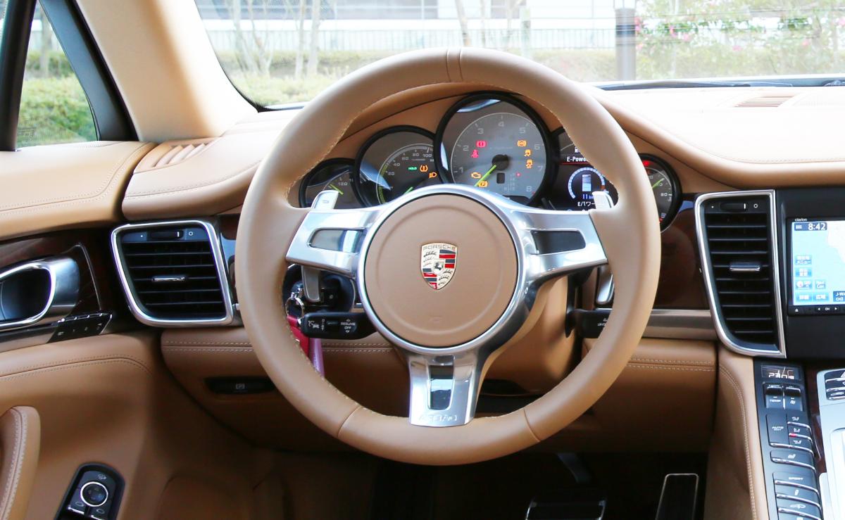 高級車や高級グレードに採用される本革ステアリングのメリットとは 自動車情報 ニュース Web Cartop