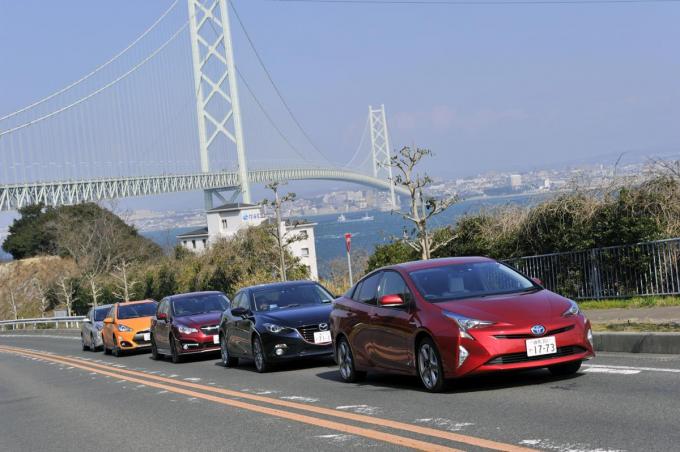 ハイブリッド車のカタログ燃費と実燃費がガソリン車に比べかけ離れるワケ