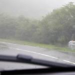 【画像】梅雨時期の車内の湿気対策！　走行中のエアコンでは不十分 〜 画像2