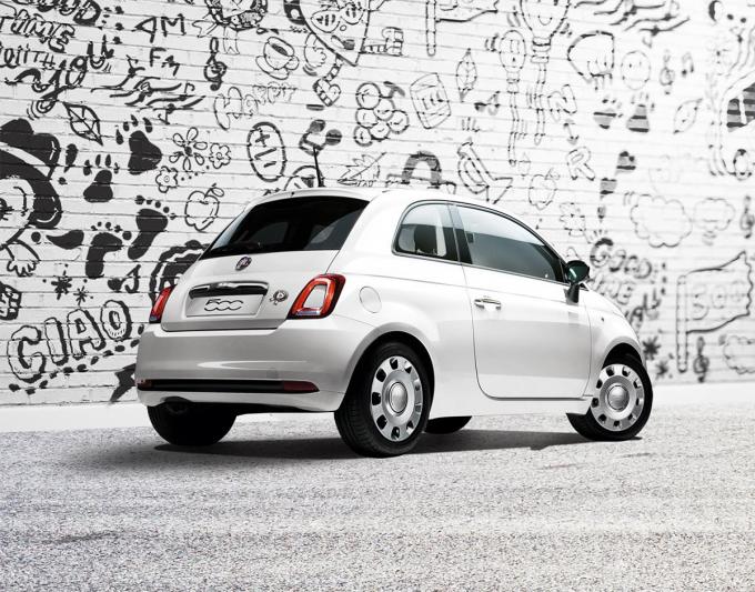 ポップなイラストでかわいらしさを際立たせたフィアット500の特別仕様車が登場 自動車情報 ニュース Web Cartop