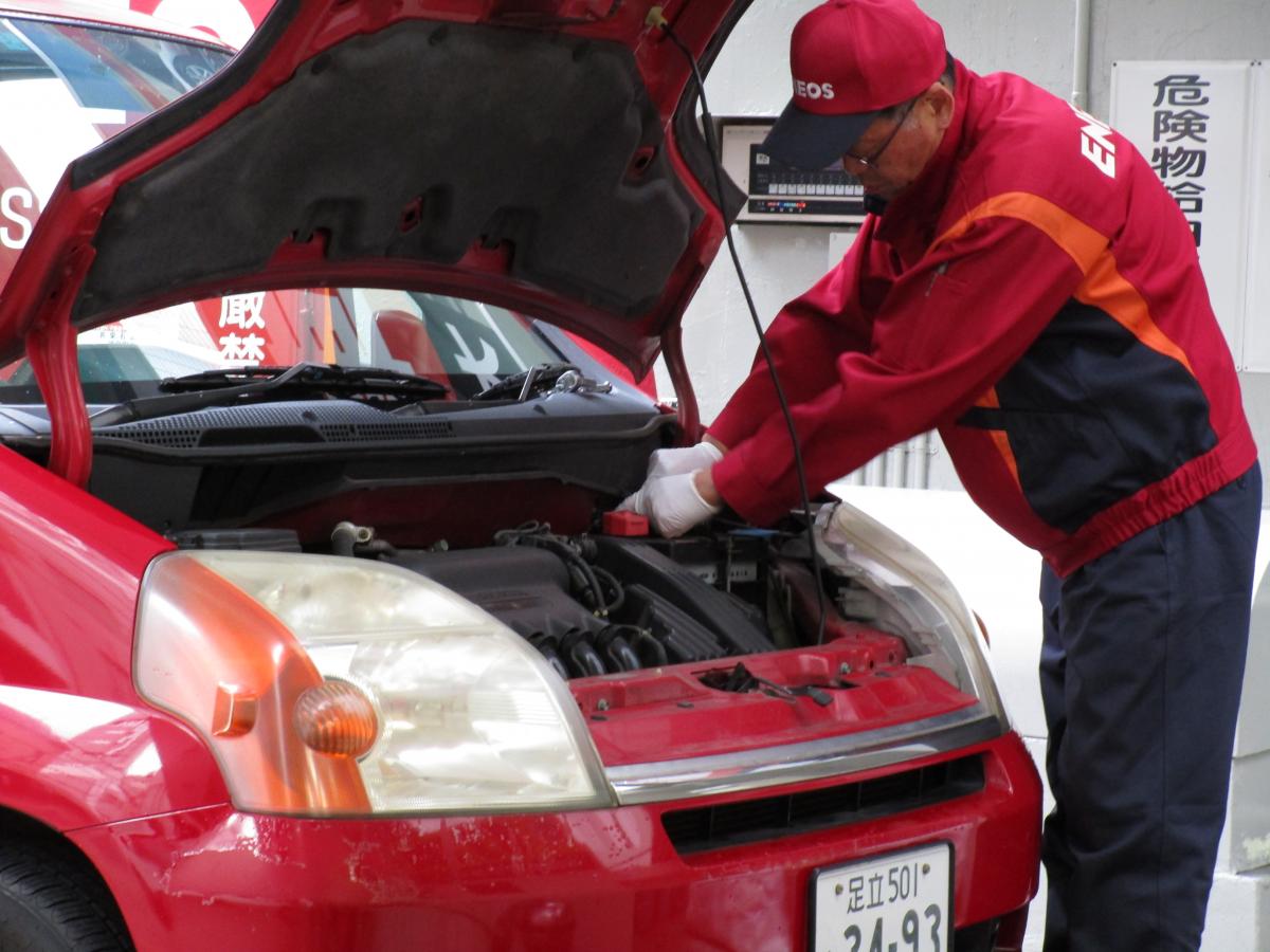 バッテリー交換をしただけでエンジンが不調に 今どきのクルマのセルフ作業の難しさとは 自動車情報 ニュース Web Cartop バッテリー交換をしただけでエンジンが不調に 今どきのクルマのセルフ作業の難しさとは 自動車情報 ニュース Web Cartop