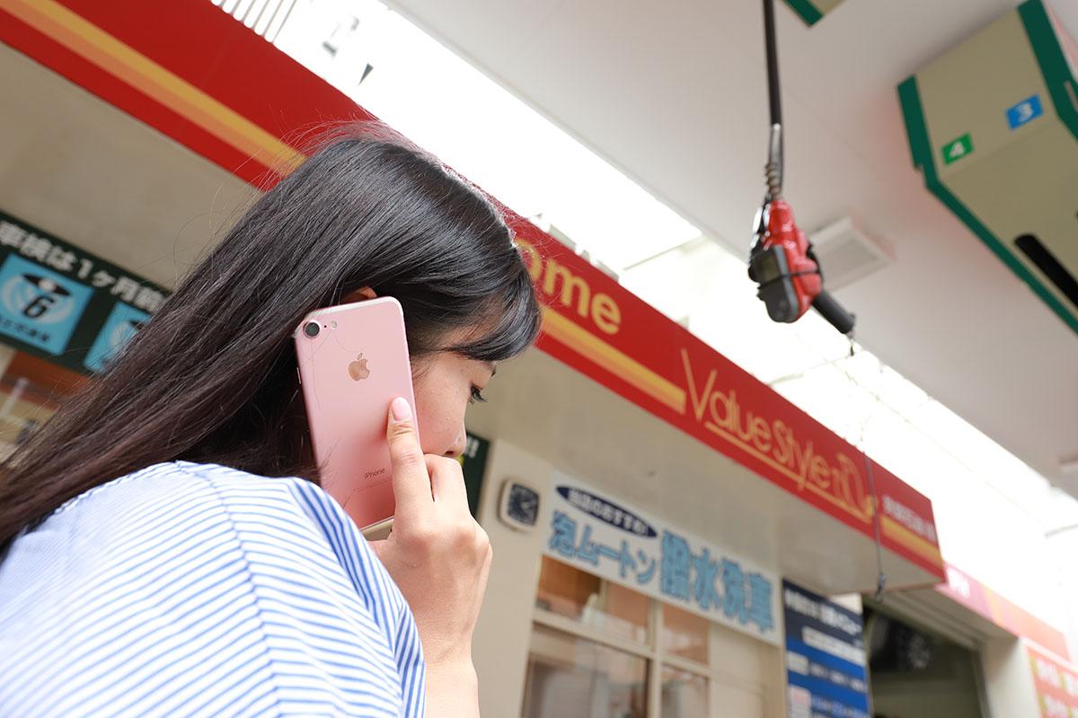 給油中はスマホ使用禁止のなぜ 石油会社に聞いたその理由とは 自動車情報 ニュース Web Cartop 給油中はスマホ使用禁止のなぜ 石油会社に聞いたその理由とは 自動車情報 ニュース Web Cartop