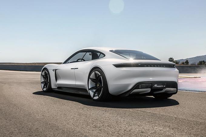 画像ギャラリー ミッションeがいよいよ現実に ポルシェ初のevスポーツモデルの名称が タイカン に決定 画像2 自動車情報 ニュース Web Cartop 画像ギャラリー ミッションeがいよいよ現実に ポルシェ初のevスポーツモデルの名称が タイカン に決定 画像2 自動車情報 ニュース Web Cartop