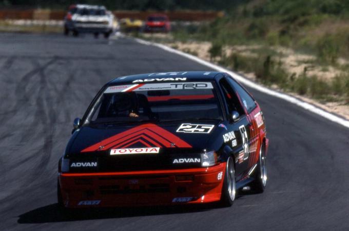 新型トヨタ86が登場も30年以上前のae86 ハチロク が超絶人気を誇るワケ 自動車情報 ニュース Web Cartop 新型トヨタ86が登場も30年以上前のae86 ハチロク が超絶人気を誇るワケ 自動車情報 ニュース Web Cartop