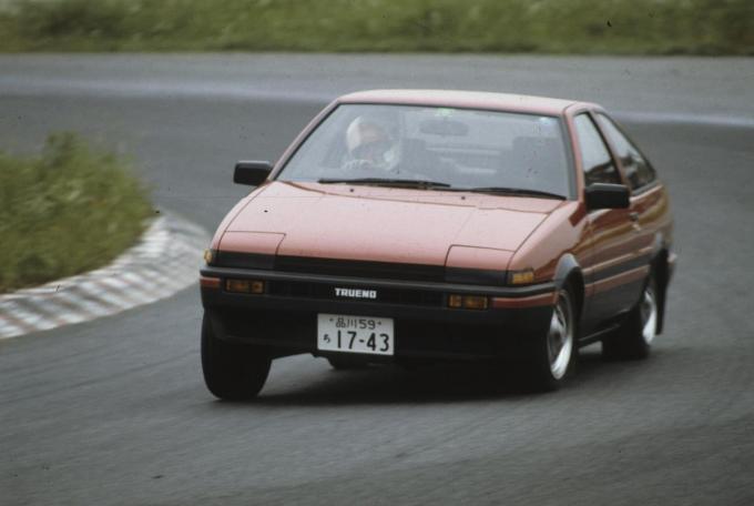 新型トヨタ86が登場も30年以上前のae86 ハチロク が超絶人気を誇るワケ 自動車情報 ニュース Web Cartop