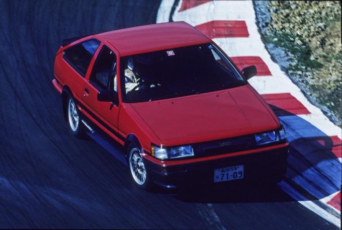 新型トヨタ86が登場も30年以上前のae86 ハチロク が超絶人気を誇るワケ 自動車情報 ニュース Web Cartop