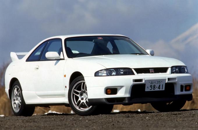 R33スカイラインgt Rが買い 高騰する第2世代gt Rのなかでナゼr33がおすすめなのか 自動車情報 ニュース Web Cartop