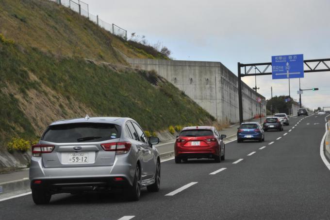 運転中にイヤフォンをつけるのは違反 ハンズフリーでの通話はok 自動車情報 ニュース Web Cartop