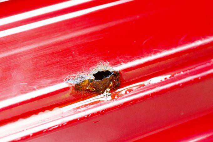 車が水没した際にやってはいけないこととは 保険の適用など事後処理も解説 自動車情報 ニュース Web Cartop
