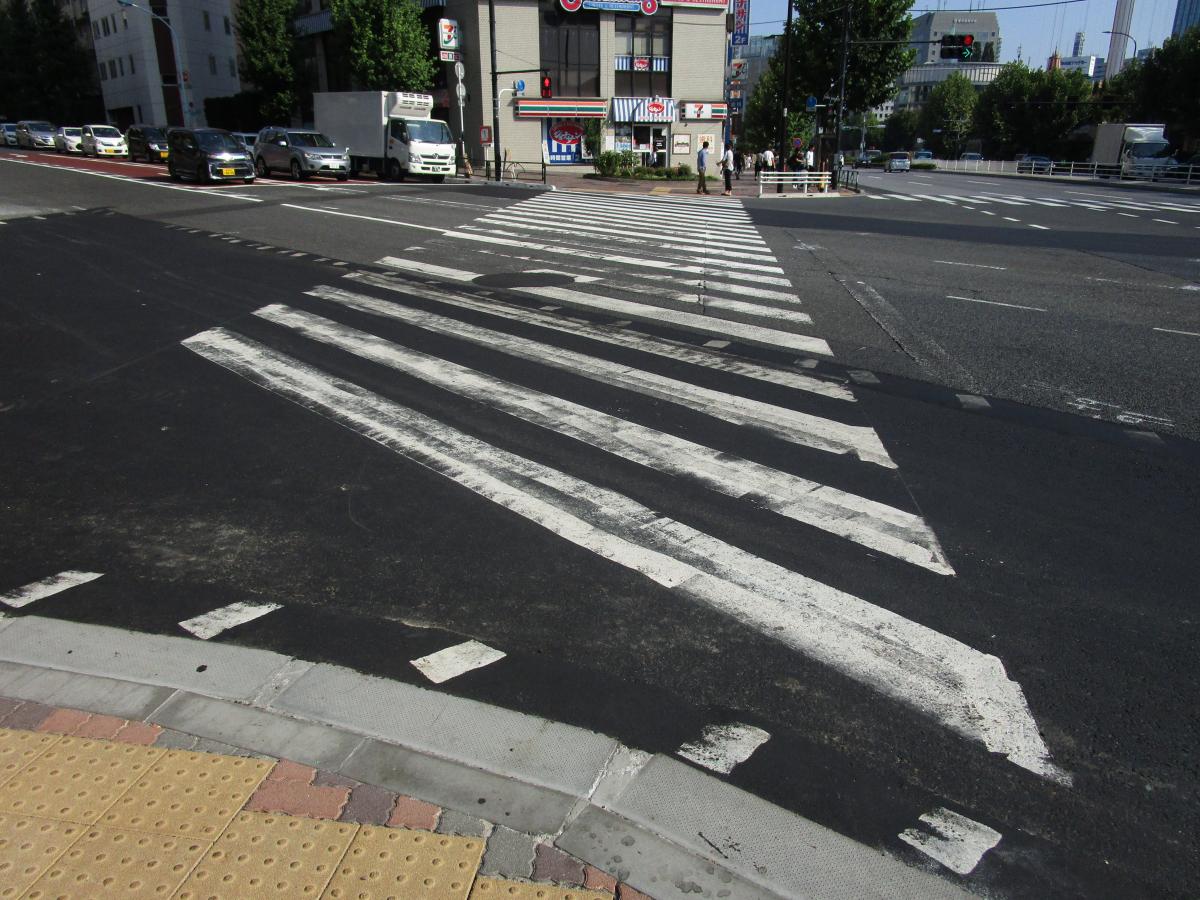 横断歩道のデザインが変わっていた いつのまにかハシゴじゃなくなっていたワケ 自動車情報 ニュース Web Cartop