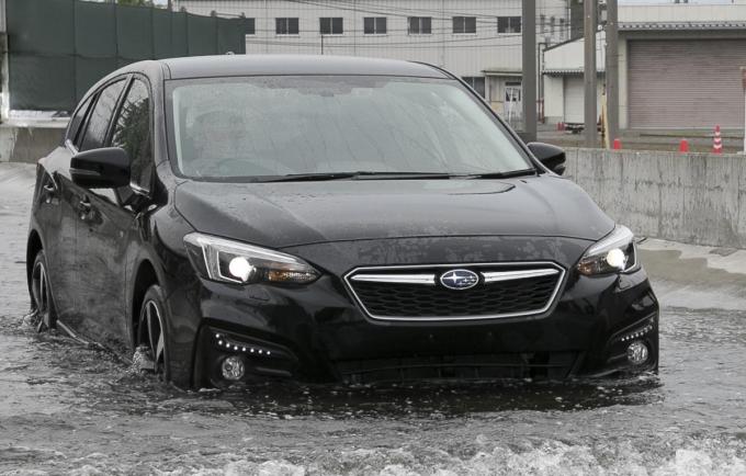 水没車は乾いてもエンジン始動はNG！　保険や廃車など対応策は？