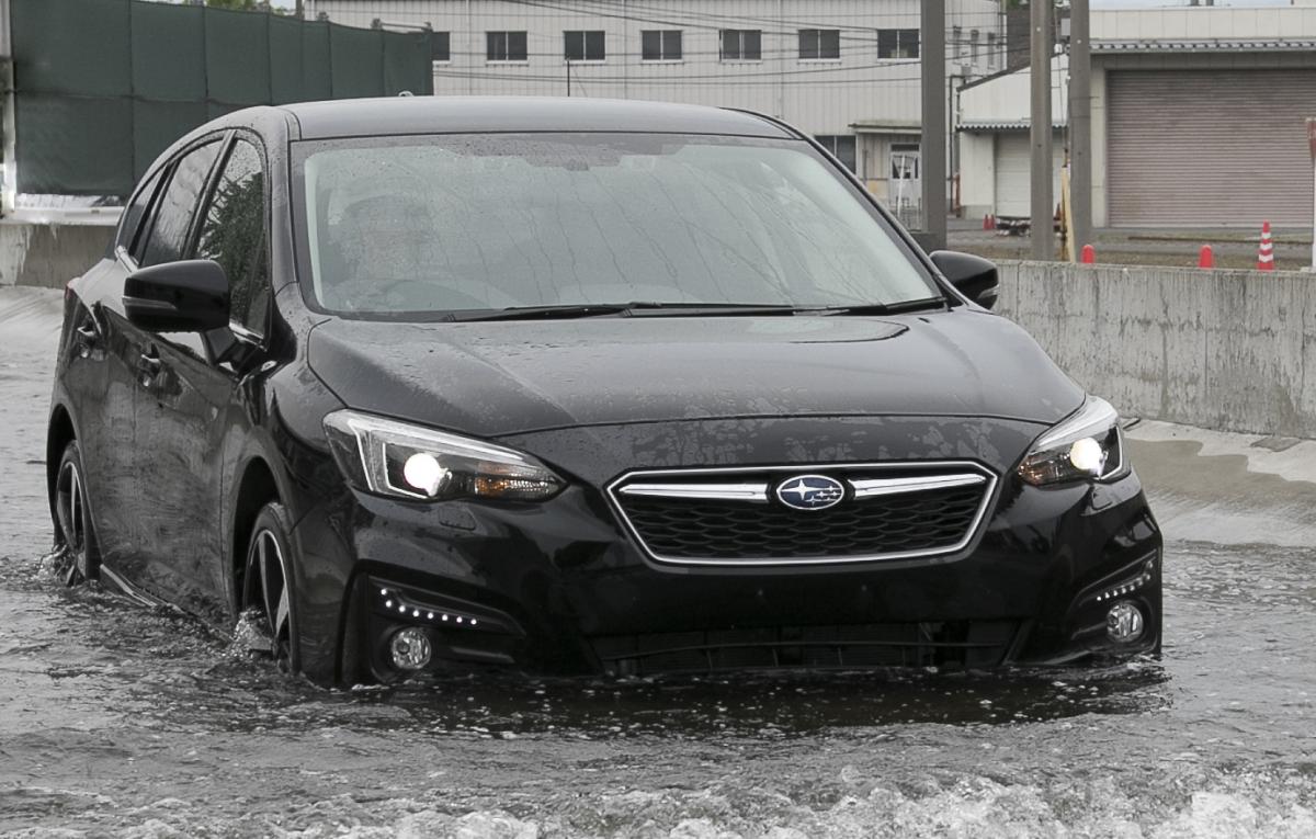 車が水没した際にやってはいけないこととは 保険の適用など事後処理も解説 自動車情報 ニュース Web Cartop