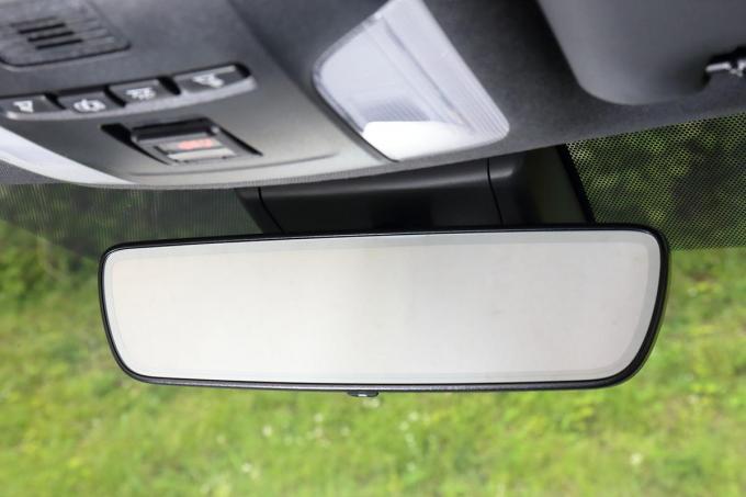 グッとスポーティになった新型カローラ スポーツの内外装を徹底チェック 自動車情報 ニュース Web Cartop 2ページ目