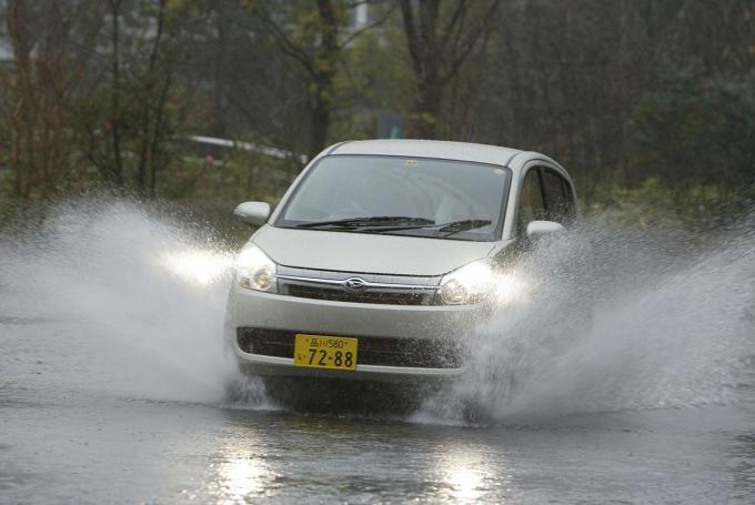 画像ギャラリー 修理できるボーダーラインは クルマはどこまで水に浸かると 廃車レベル なのか 画像3 自動車情報 ニュース Web Cartop