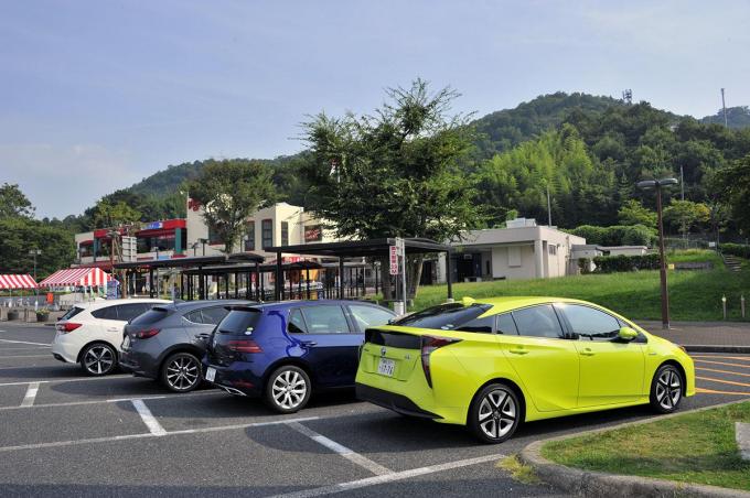 最近の高速道路のsa Paの駐車枠が斜めになっている理由とは 自動車情報 ニュース Web Cartop 最近の高速道路のsa Paの駐車枠が斜めになっている理由とは 自動車情報 ニュース Web Cartop