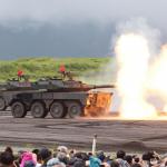 【画像】最新の戦車が実弾を撃つ！　迫力満点の陸上自衛隊「富士総合火力演習」を見学！ 〜 画像10
