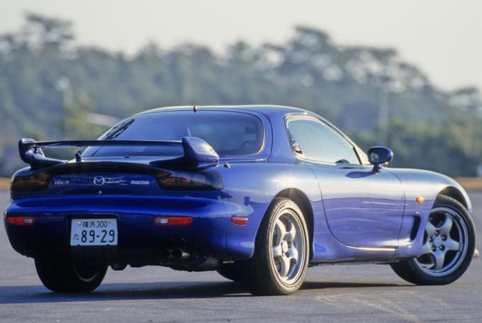 後にも先にもライバルはなし 40周年を迎えた孤高のスポーツカー マツダrx 7 自動車情報 ニュース Web Cartop 後にも先にもライバルはなし 40周年を迎えた孤高のスポーツカー マツダrx 7 自動車情報 ニュース Web Cartop