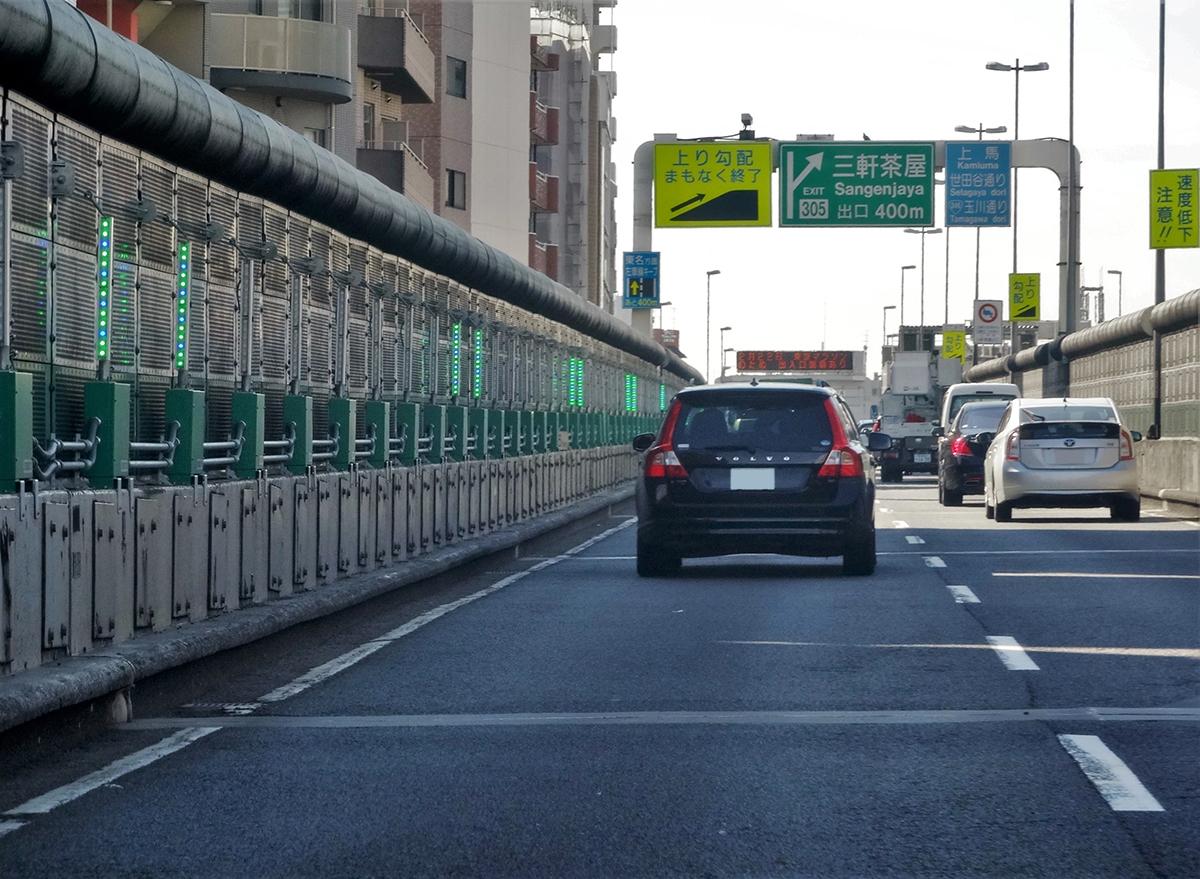 高速道路脇の壁にある 緑や青の流れるライト は何のためにある 自動車情報 ニュース Web Cartop