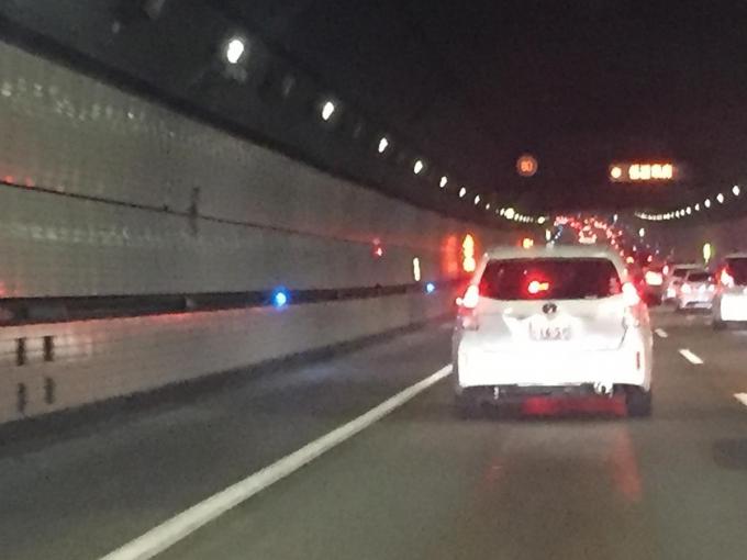 高速道路脇の壁にある 緑や青の流れるライト は何のためにある 自動車情報 ニュース Web Cartop