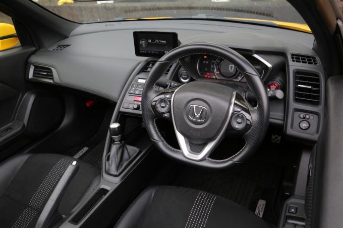 スポーツタイプのクルマのハンドルはなぜ太いのか 自動車情報 ニュース Web Cartop スポーツタイプのクルマのハンドルはなぜ太いのか 自動車情報 ニュース Web Cartop