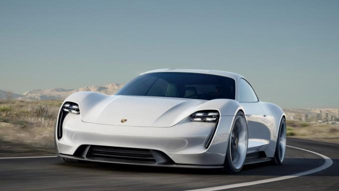 EVスポーツカー・タイカンの発表に「ポルシェも終わった」の声! ポルシェのEVはナシなのか?