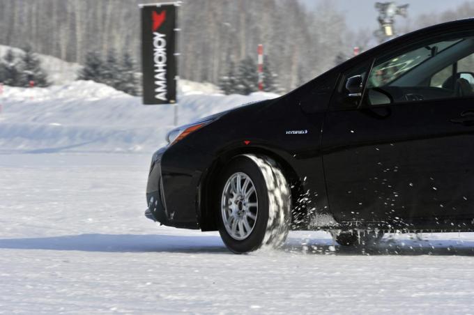 冬の怪物の異名は伊達じゃない! 圧雪路から氷上までヨコハマの新スタッドレスを徹底チェックした