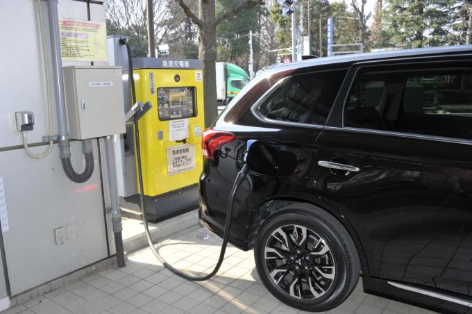Phevは譲るべき Ev乗りに白い目で見られる急速充電器争奪戦のマナーとは 自動車情報 ニュース Web Cartop