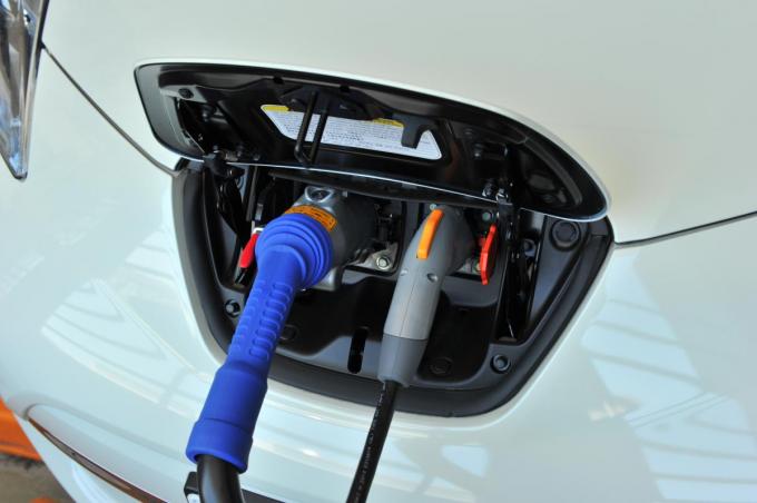 Phevは譲るべき Ev乗りに白い目で見られる急速充電器争奪戦のマナーとは 自動車情報 ニュース Web Cartop