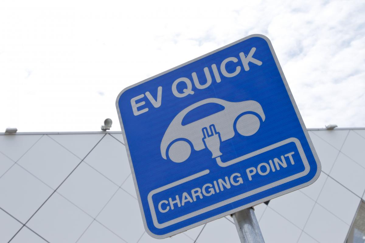 Phevは譲るべき Ev乗りに白い目で見られる急速充電器争奪戦のマナーとは 自動車情報 ニュース Web Cartop