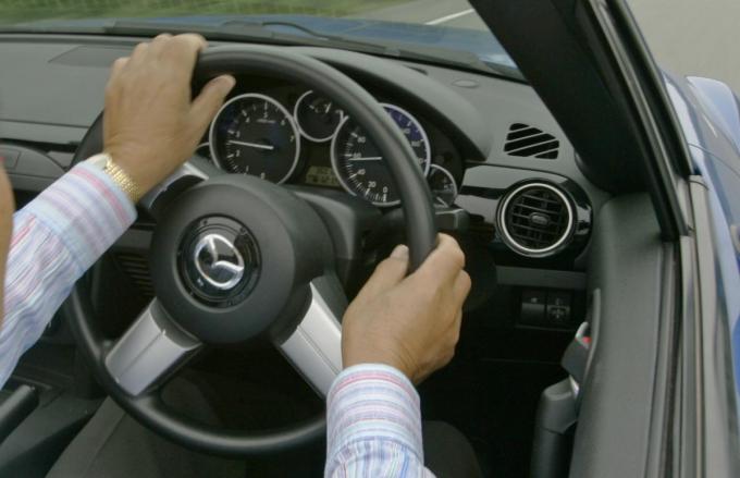クルマ好きがやりがちだが街中ではまったく無意味なドラテク6選 自動車情報 ニュース Web Cartop クルマ好きがやりがちだが街中ではまったく無意味なドラテク6選 自動車情報 ニュース Web Cartop