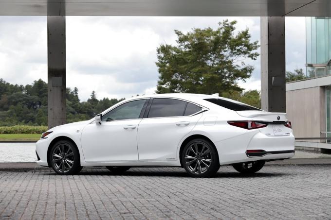 Is Gs Lsとセダンが充実するレクサスが新たにesを投入する狙いとは 自動車情報 ニュース Web Cartop Is Gs Lsとセダンが充実するレクサスが新たにesを投入する狙いとは 自動車情報 ニュース Web Cartop