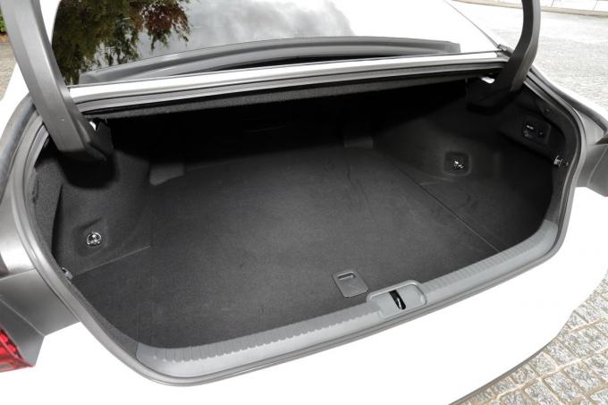 Is Gs Lsとセダンが充実するレクサスが新たにesを投入する狙いとは 自動車情報 ニュース Web Cartop Is Gs Lsとセダンが充実するレクサスが新たにesを投入する狙いとは 自動車情報 ニュース Web Cartop