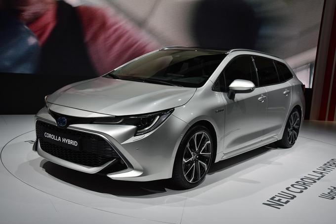 【ムービー】日本導入はいつ? トヨタ新型カローラツーリングスポーツの開発キーマンにインタビュー