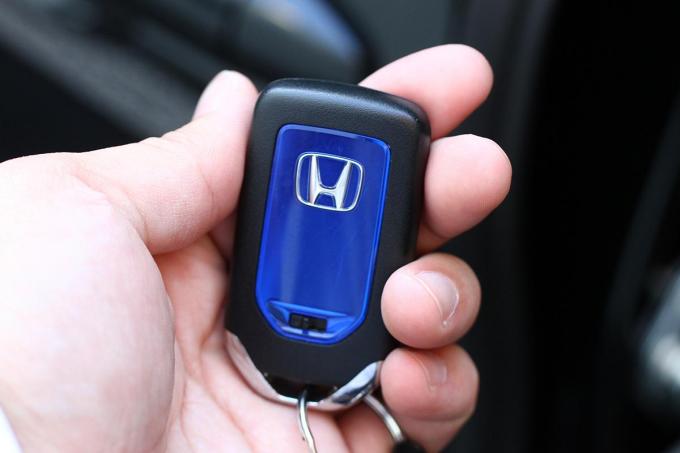 地震の際はクルマに鍵を付けたまま放置して避難 愛車はどうなる 自動車情報 ニュース Web Cartop