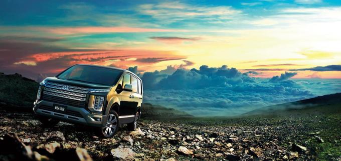 縦型ライトが特徴的な三菱自動車の新型デリカd 5の予約注文を開始 価格は約385万円から 自動車情報 ニュース Web Cartop 縦型ライトが特徴的な三菱自動車の新型デリカd 5の予約注文を開始 価格は約385万円から 自動車情報 ニュース Web Cartop