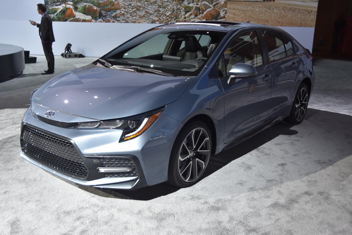 トヨタ カローラセダンが初公開 脱オヤジセダンのカッコ良すぎるデザイン Laショー 自動車情報 ニュース Web Cartop