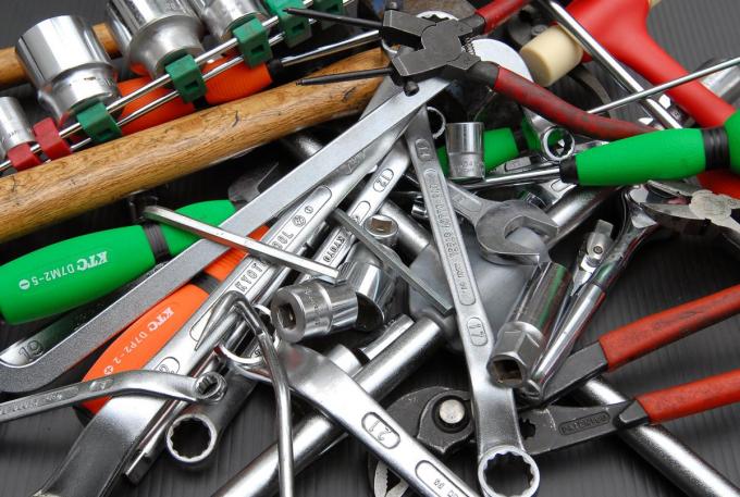 純正車載工具がほぼゼロの今でも必須 クルマに積んでおくべき工具類6つ 自動車情報 ニュース Web Cartop 純正車載工具がほぼゼロの今でも必須 クルマに積んでおくべき工具類6つ 自動車情報 ニュース Web Cartop